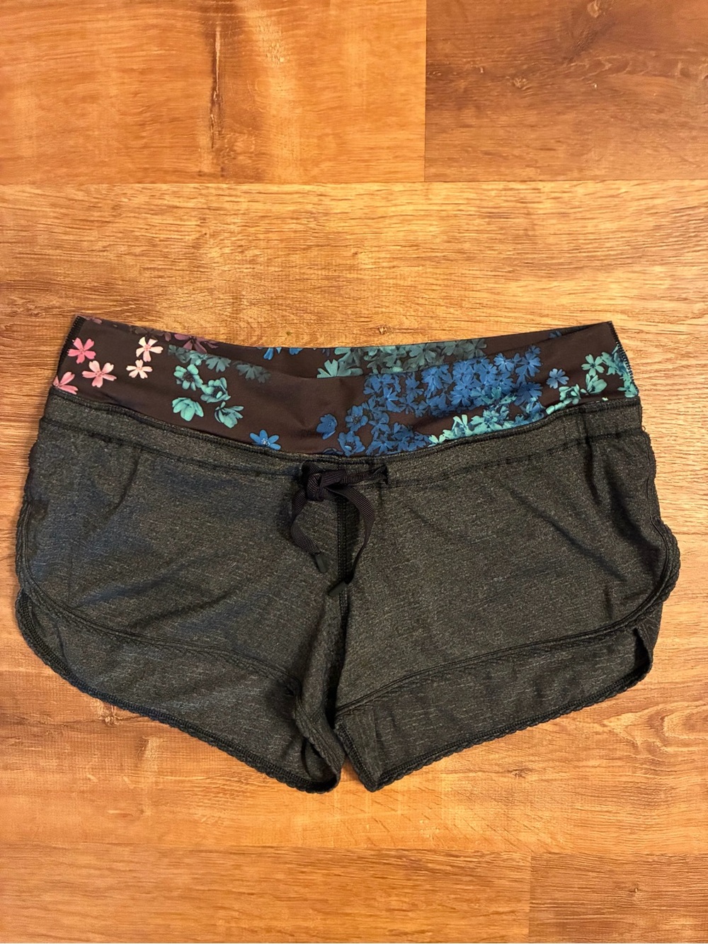 Lululemon Bhakti Hot Yoga Lined Shorts 2-4 Heather Black Tonka Stripe Petal Pop